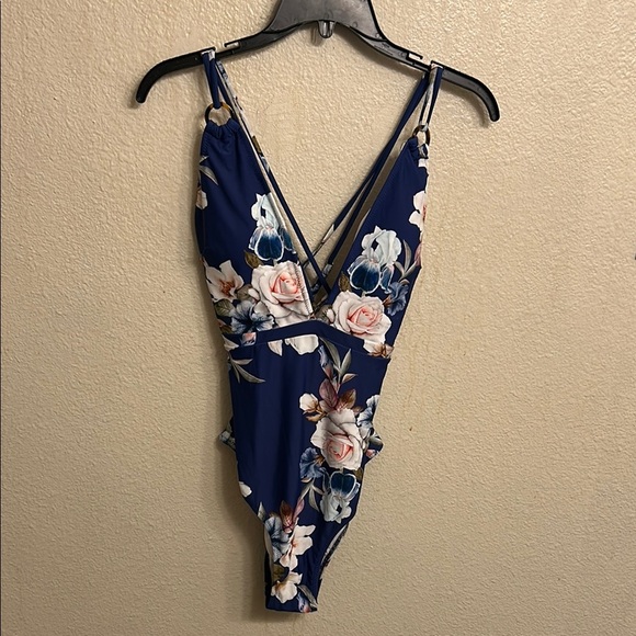 Cupshe Floral One-Piece Swimsuit Size Large - Picture 1 of 4